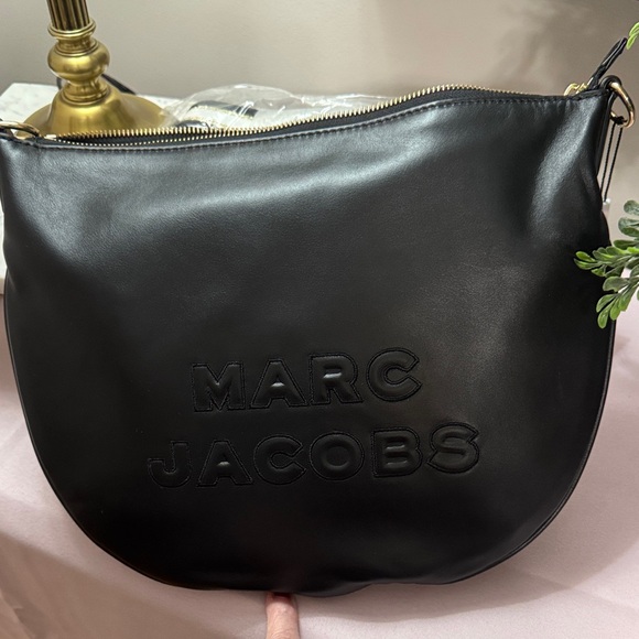 Marc Jacobs Handbags - Marc Jacobs Black Leather Crossbody Bag